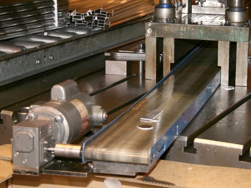Press tool low profile conveyor belt system - AS Conveyor Systems