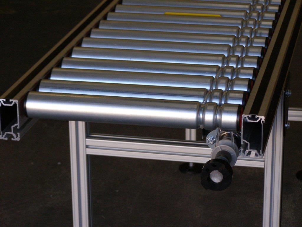 Straight lineshaft conveyor with steel rollers